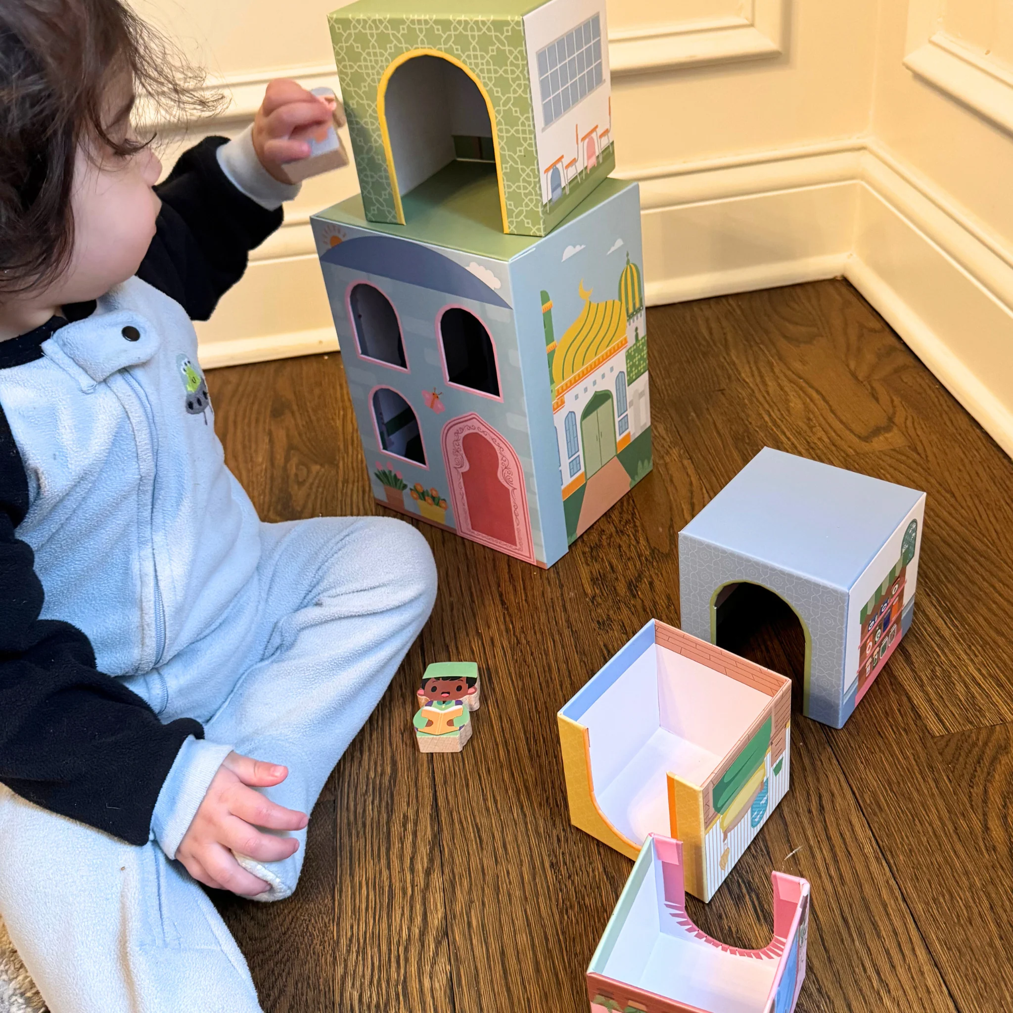 Stacking Houses (Set of 5 Houses and 3 Hardwood Characters) - Image 6